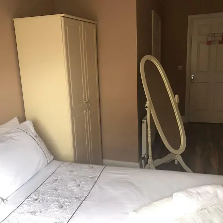 Bijoux By The Lee לינה וארוחת בוקר *