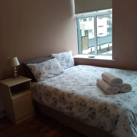 Bijoux By The Lee Bed & Breakfast