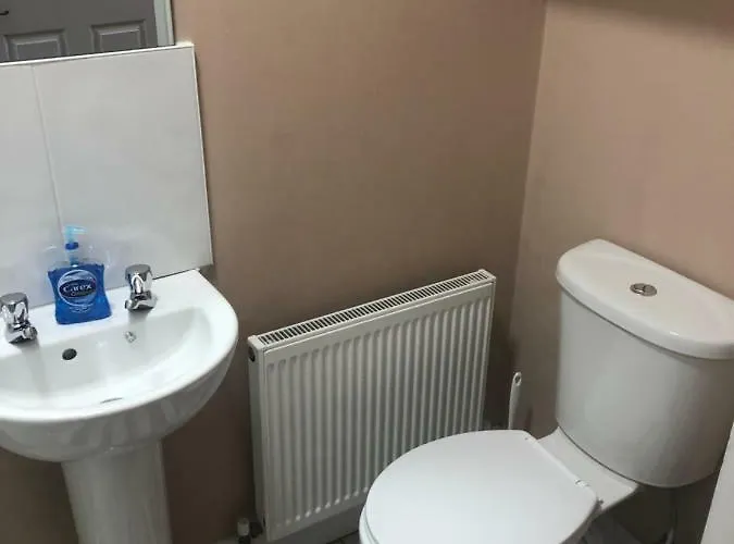 Bijoux By The Lee Bed & Breakfast