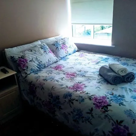 Bijoux By The Lee Bed and breakfast *