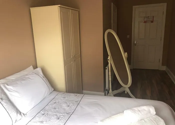 Bijoux By The Lee Bed and breakfast *