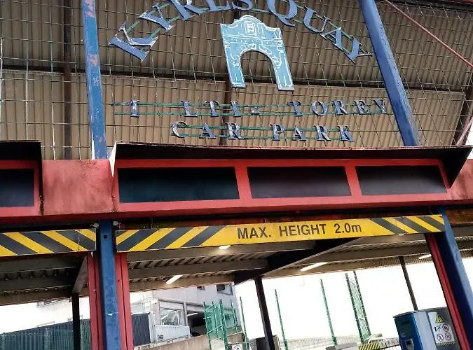 Bijoux By The Lee Bed & Breakfast *